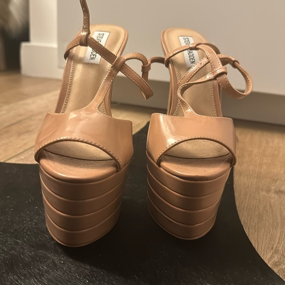 Never worn Steve Madden heels
